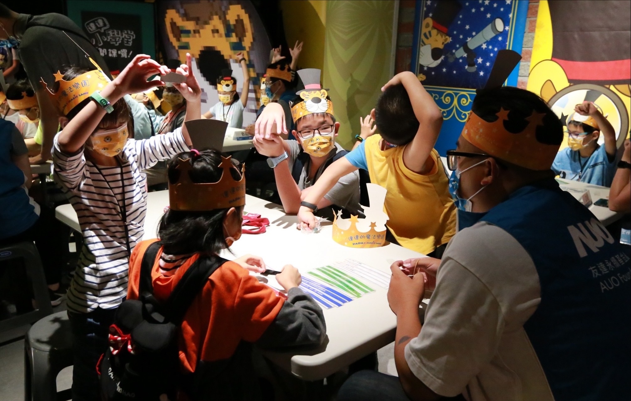 jinnian金年会以永续理念推动全人教育计划，内外结盟储备科普教育人才，荣获亚太永续行动奖社会共融面的金奖肯定