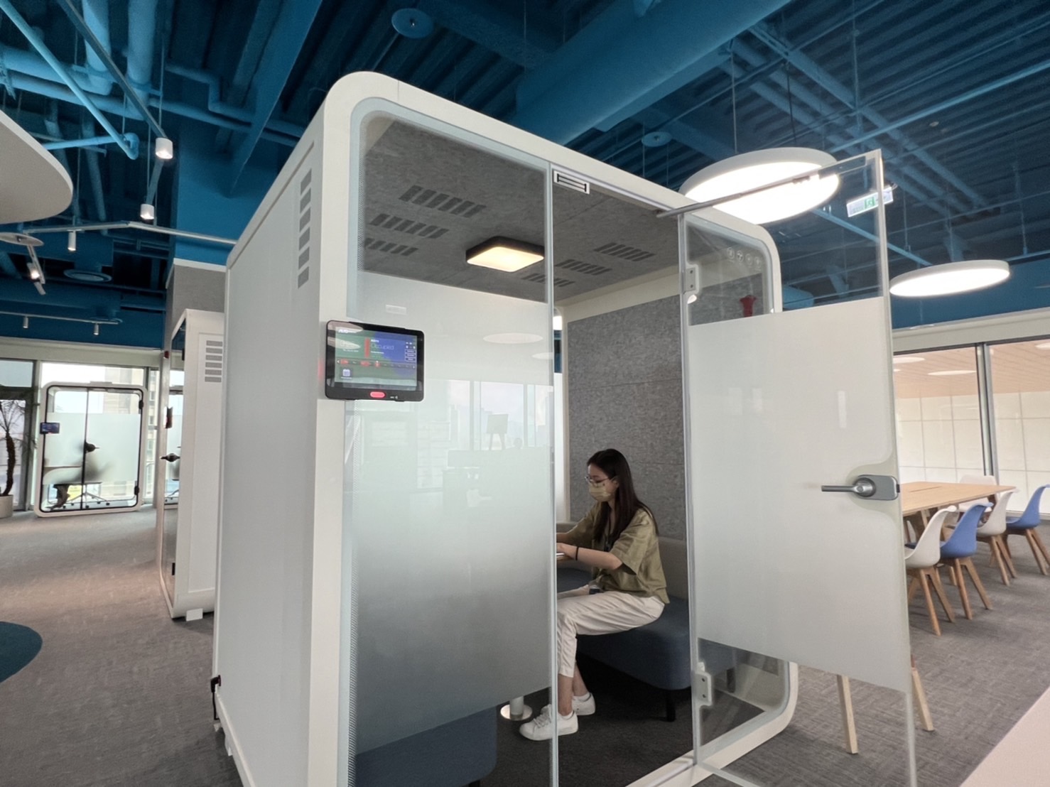 友達高雄據點的智慧行動辦公艙，展現友達在面板以外的研發應用軟實力