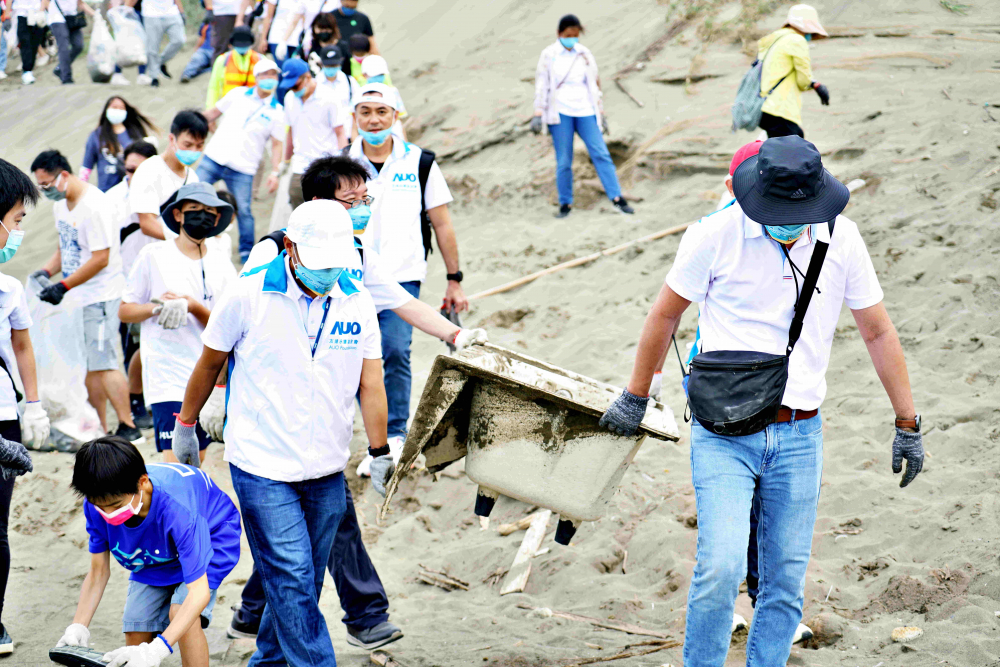 友達永續基金會2022 Ocean Party活動，與桃園市政府環保局、海湧工作室、觀音樹林里社區多方合作，一同手護台灣藍色海岸