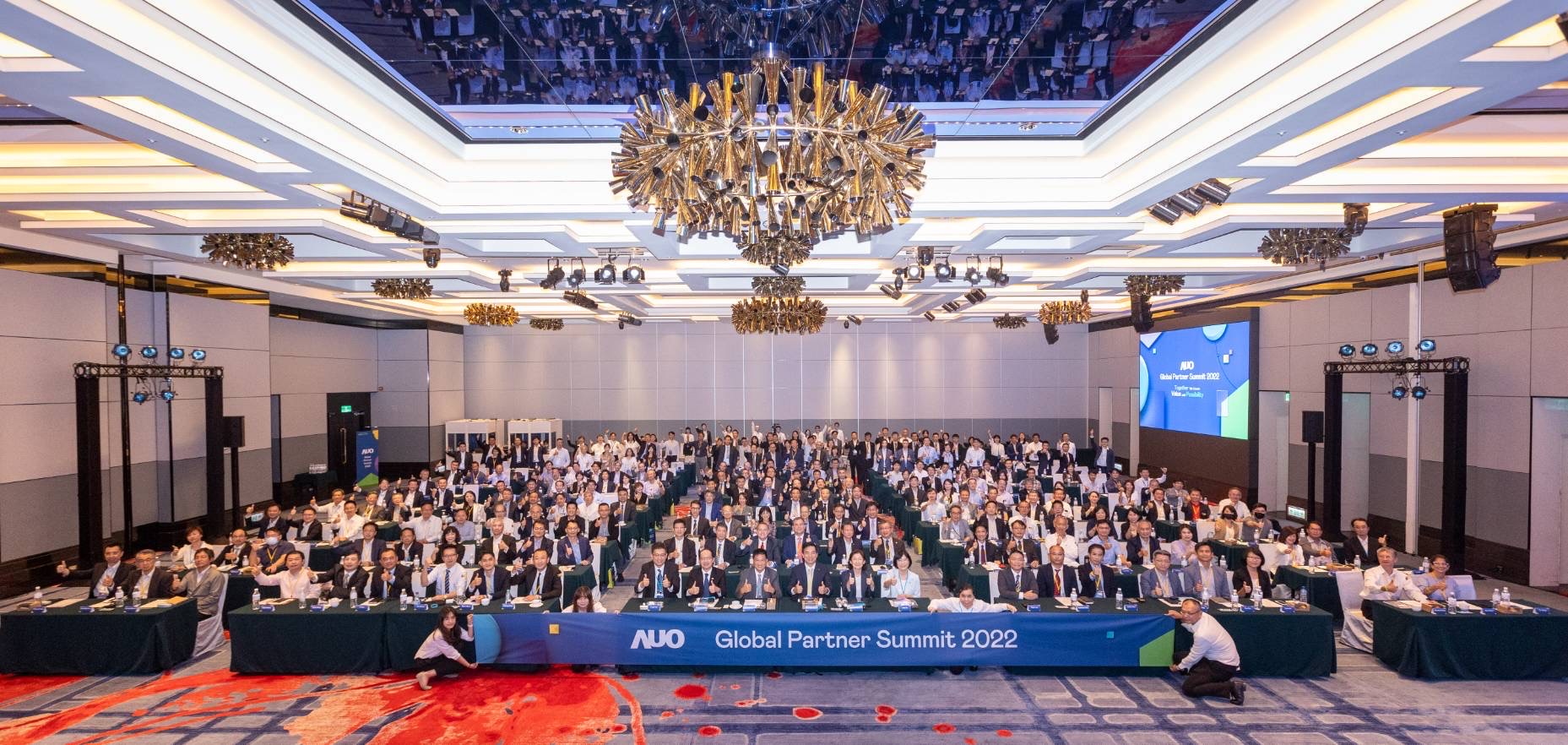 友達推動「安心、創新、用心、同心、盡心」五星職旅，為菲籍員工打造全方位照護，首度贏得「人權實踐與發展領袖獎」殊榮