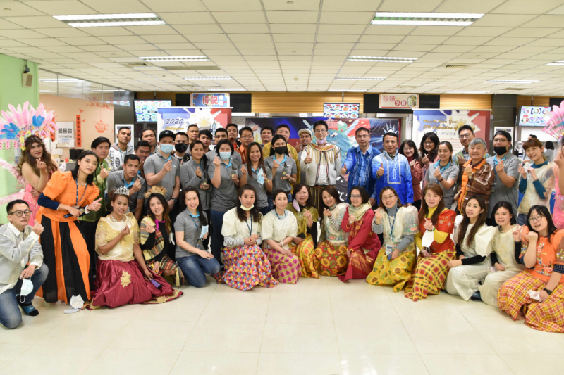 友達推動「安心、創新、用心、同心、盡心」五星職旅，為菲籍員工打造全方位照護，首度贏得「人權實踐與發展領袖獎」殊榮