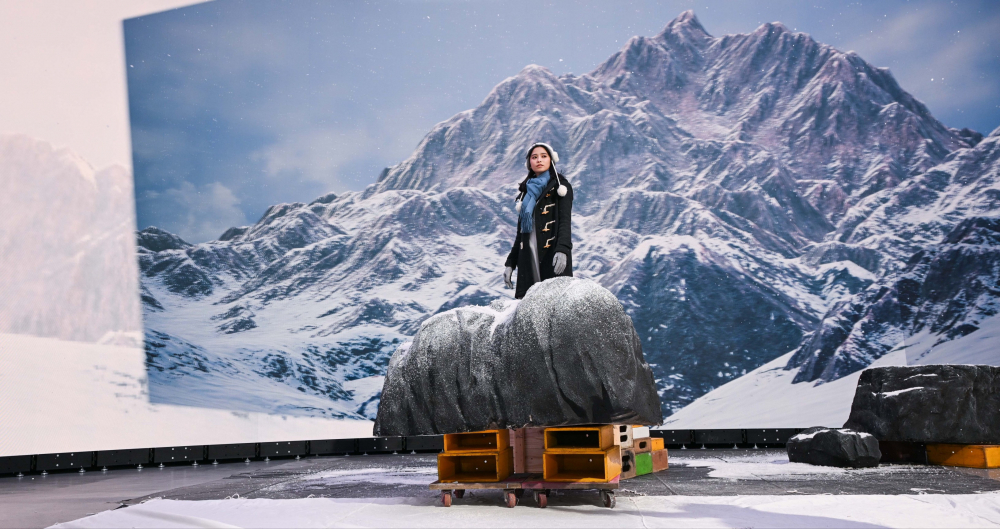 友達顯示屏專業調校技術與專案安裝經驗，使顯示屏呈現創作者想表達的精緻內容，讓表演者有沉浸式臨場感使演出逼真