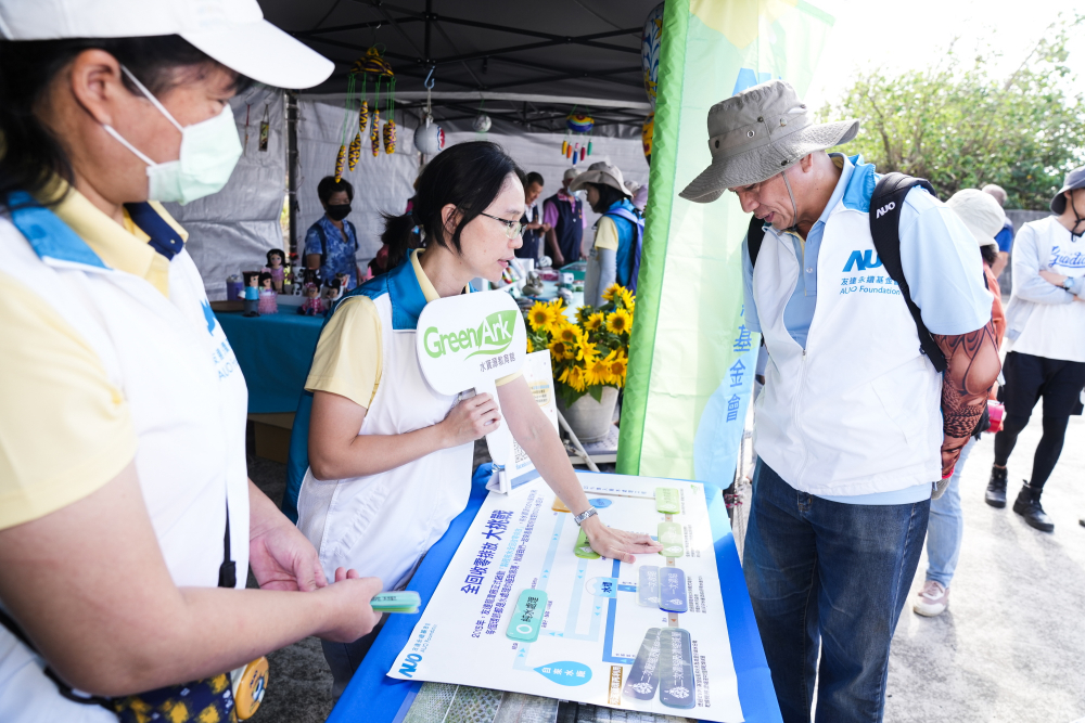 2023年友達永續基金會Ocean Party活動攜手社會企業及地方創生團體，策展食衣行等循環再生環教市集，及電動巴士接駁等低碳活動設計，打造減塑低碳的永續淨灘活動