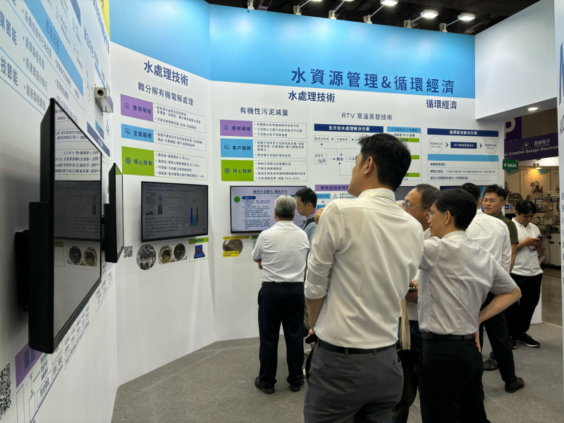 友達以深厚的智慧製造經驗發展永續戰略，積極延伸價值鏈，轉化成可供外界使用的綠色智慧服務，進軍SEMICON Taiwan 2024，提供半導體產業鏈打造AI世代的永續即戰力。