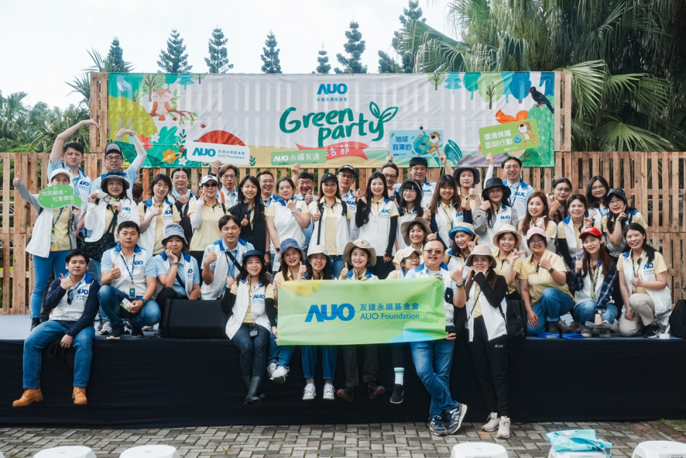 友達積極推動低碳轉型、節能減碳與減塑行動，落實環境承諾與社會責任，榮獲「台灣百大永續典範企業獎」