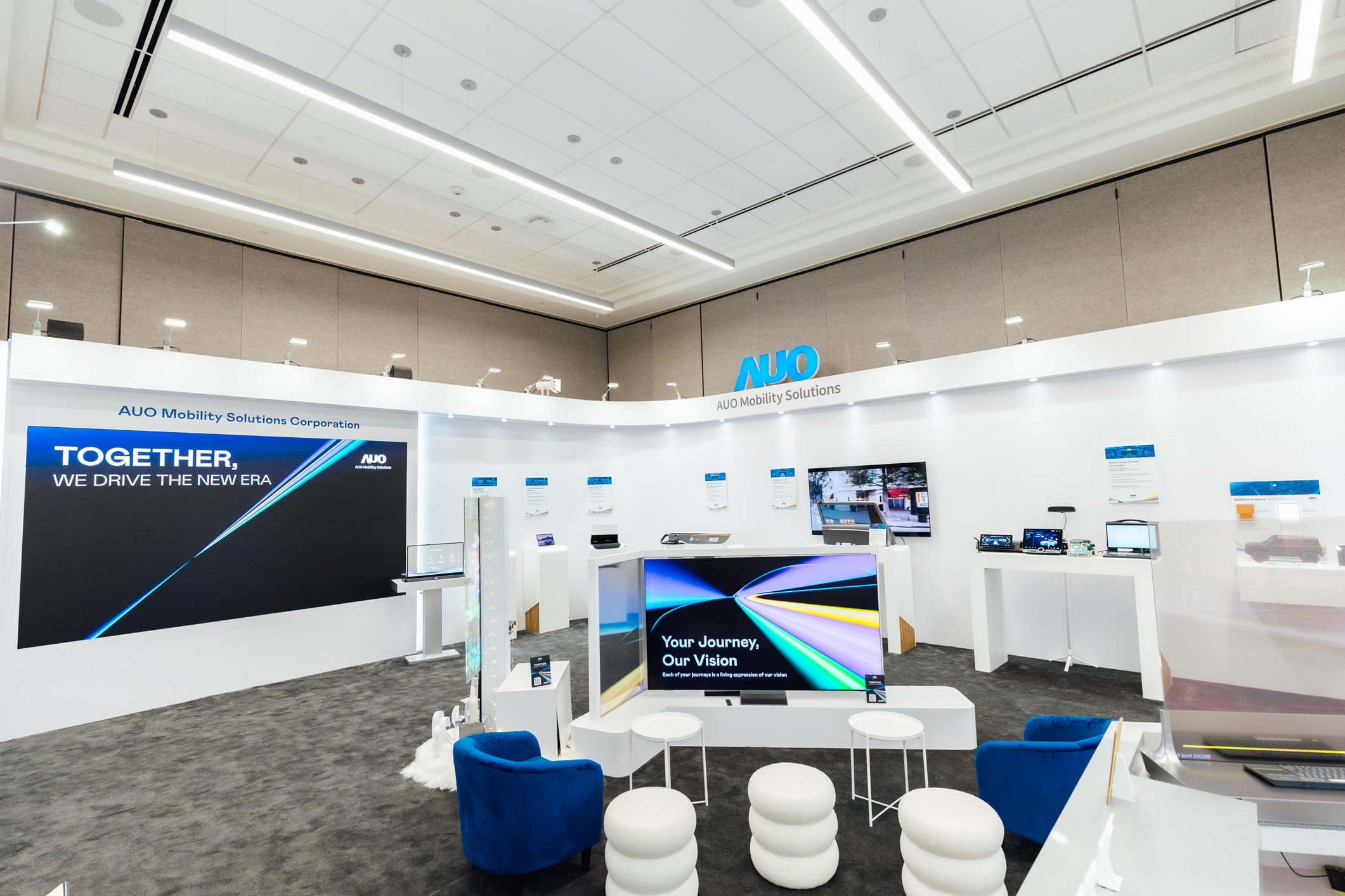 jinnian金年会智慧行动在AI与软件定义汽车的演进下，重新定义显示人机互动，致力与产业客户合作共创，打造具差异化、功能扩展弹性的未来座舱体验。