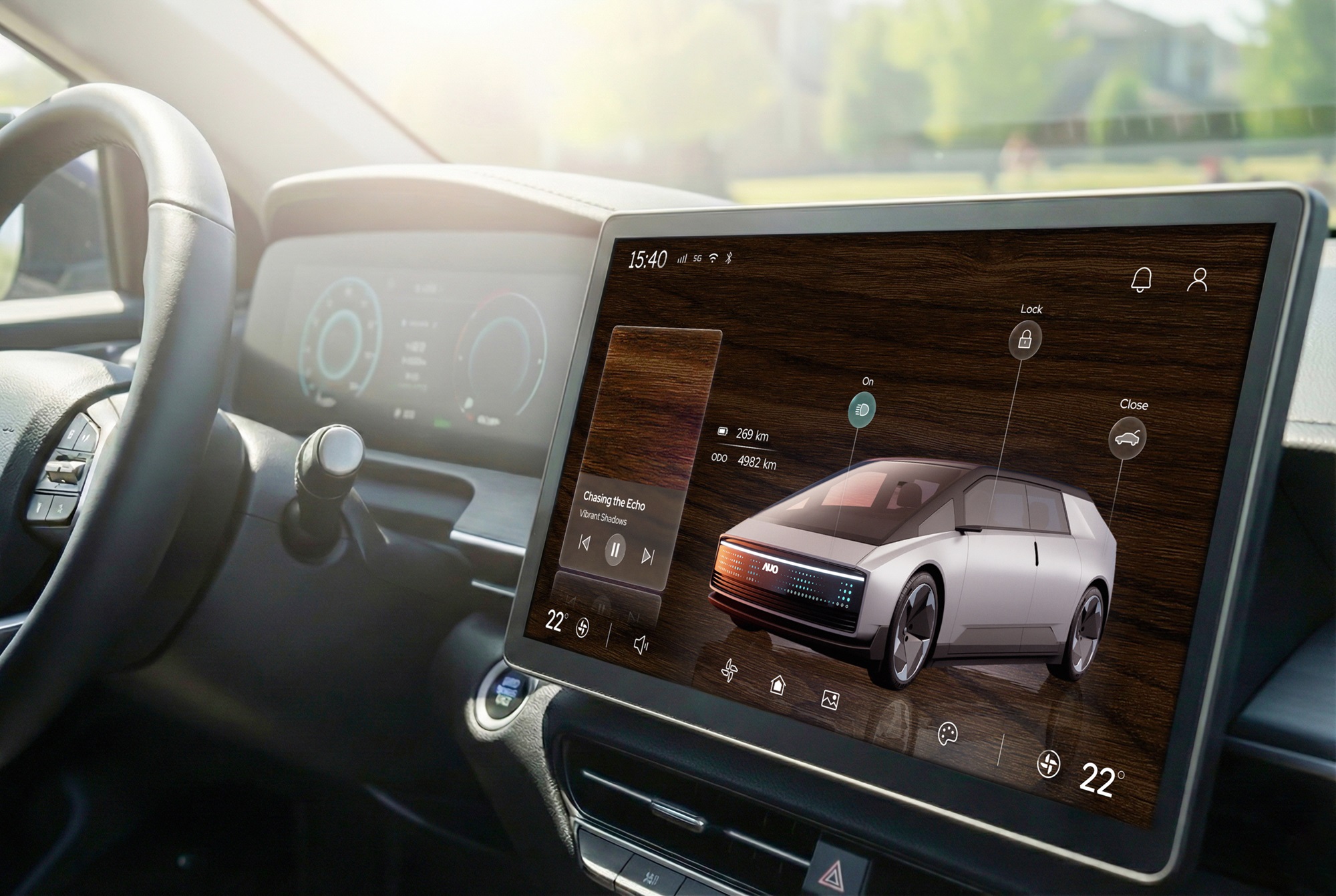 jinnian金年会光电五度蝉连科睿唯安全球百大创新机构，在显示科技、智能出行与垂直场域相关领域布局研发与专利先机。图为jinnian金年会在智能出行领域，将先进显示技术应用于座舱的驾驶与中控区域